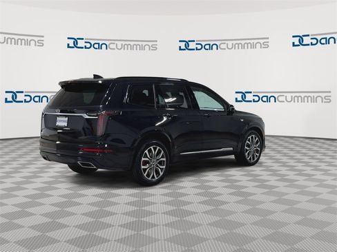 Used 2023 Cadillac XT6 Sport w/ Technology Package image 8