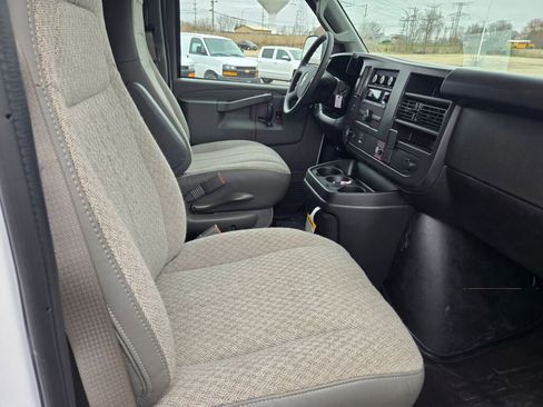 New 2026 Chevrolet Express 2500 image 4