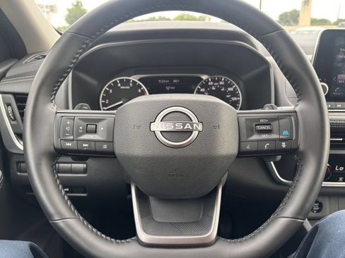 Used 2025 Nissan Rogue SV FWD image 30