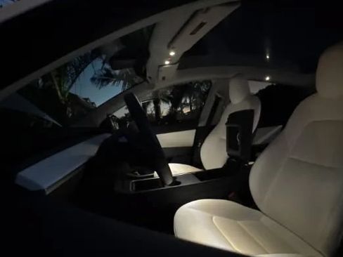 Used 2022 Tesla Model Y Performance AWD/4WD image 4