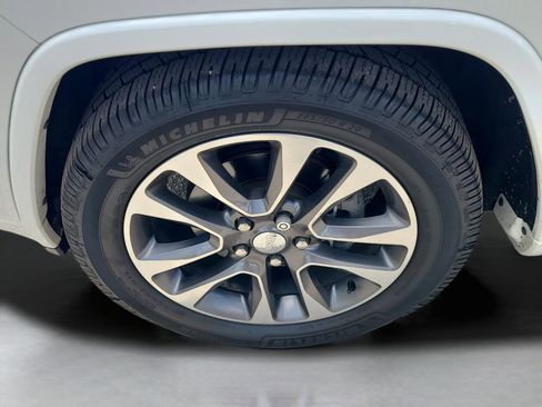 Used 2017 Jeep Grand Cherokee Overland image 35