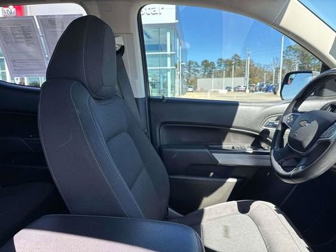 Used 2022 Chevrolet Colorado LT w/ LT Convenience Package image 14