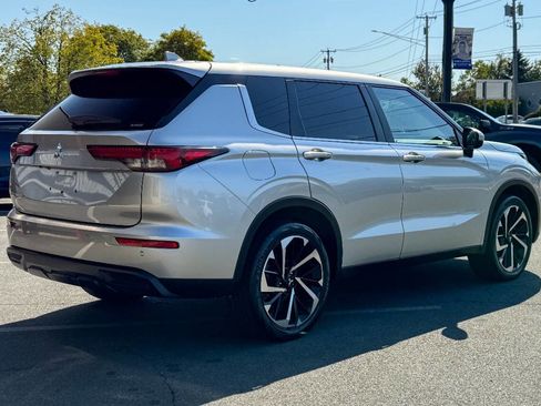 Used 2022 Mitsubishi Outlander ES image 4