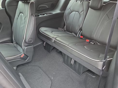 New 2026 Chrysler Pacifica Limited w/ S Appearance Package image 14