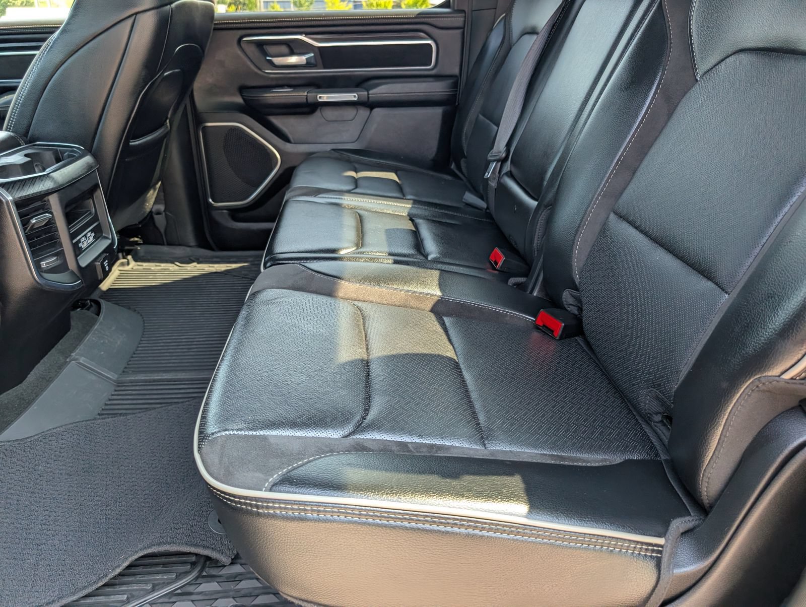 Used 2024 RAM 1500 Laramie AWD/4WD image 16