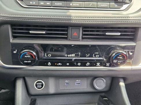Used 2023 Nissan Rogue SV w/ SV Premium B Package FWD image 20