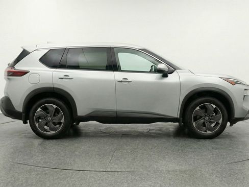 Used 2025 Nissan Rogue SV image 11