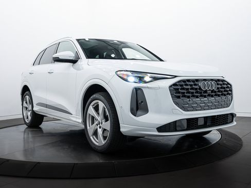 New 2025 Audi Q5 Premium Plus image 2