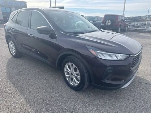 Used 2023 Ford Escape Active w/ Cold Weather Package FWD image 3