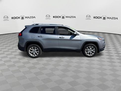 Used 2014 Jeep Cherokee Latitude w/ Cold Weather Group AWD/4WD image 8
