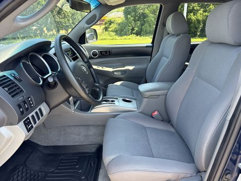 Used 2006 Toyota Tacoma PreRunner RWD image 11