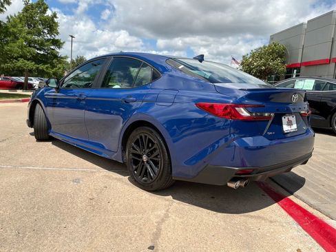 Used 2025 Toyota Camry SE FWD image 8