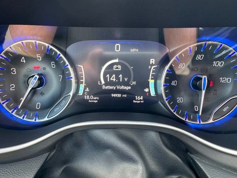 Used 2022 Chrysler Pacifica Touring-L FWD image 26
