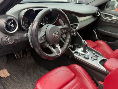 Used 2022 Alfa Romeo Giulia Veloce image 6