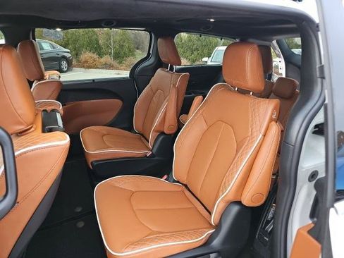 New 2026 Chrysler Pacifica Pinnacle image 20