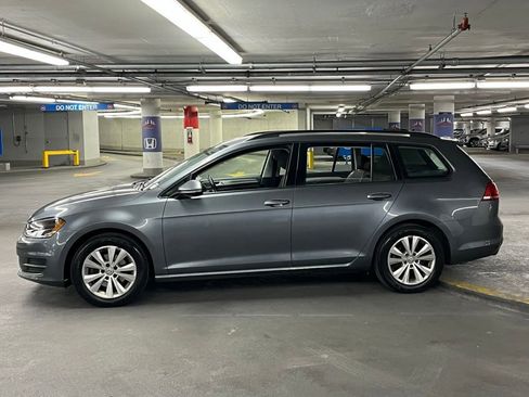 Used 2017 Volkswagen Golf S image 28