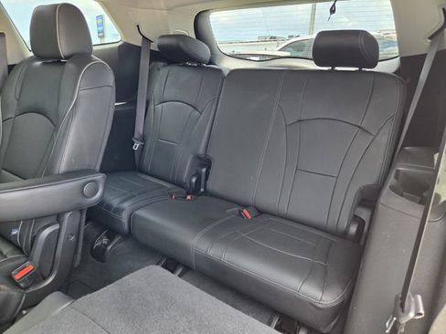 Used 2021 Buick Enclave Avenir w/ Avenir Technology Package FWD image 17