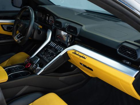 Used 2020 Lamborghini Urus image 14