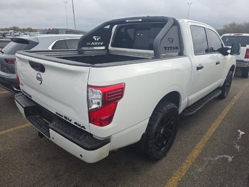 Used 2023 Nissan Titan SV w/ SV Convenience Package image 3