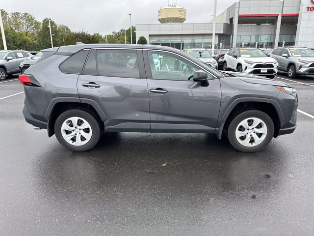 Used 2023 Toyota RAV4 LE AWD/4WD image 4
