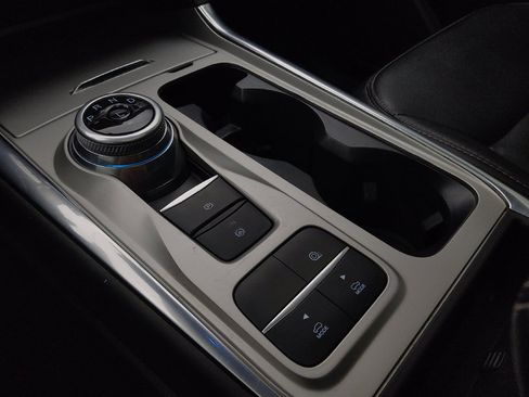 Used 2022 Ford Explorer XLT w/ Equipment Group 202A image 26