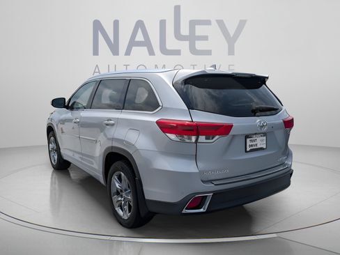 Used 2018 Toyota Highlander Limited Platinum AWD/4WD image 3