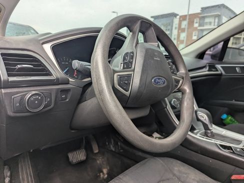 Used 2014 Ford Fusion SE FWD image 11