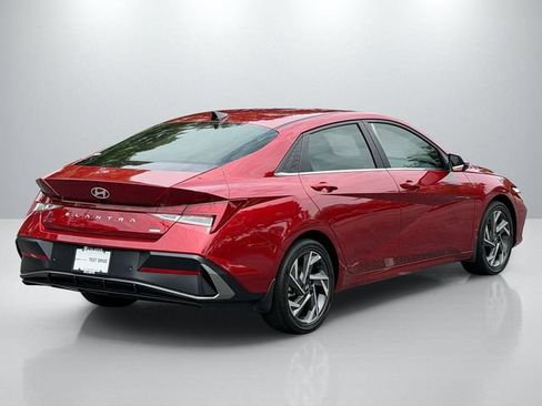 Used 2024 Hyundai Elantra Limited FWD image 7