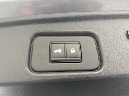 Used 2025 Nissan Pathfinder SV AWD/4WD image 26