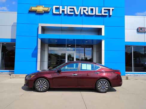 Used 2025 Nissan Altima 2.5 SV FWD image 11