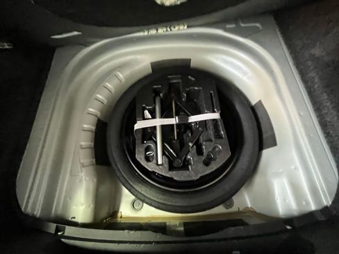 Used 2024 Volkswagen Jetta SE w/ Panoramic Sunroof Package image 30