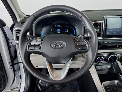 Certified 2025 Hyundai Venue SEL image 12