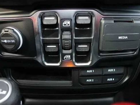 New 2024 Jeep Gladiator Sport image 24