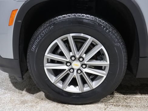 Used 2023 Chevrolet Traverse LT w/ Rear Camera Mirror Package image 9