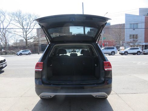 Used 2018 Volkswagen Atlas SE image 25