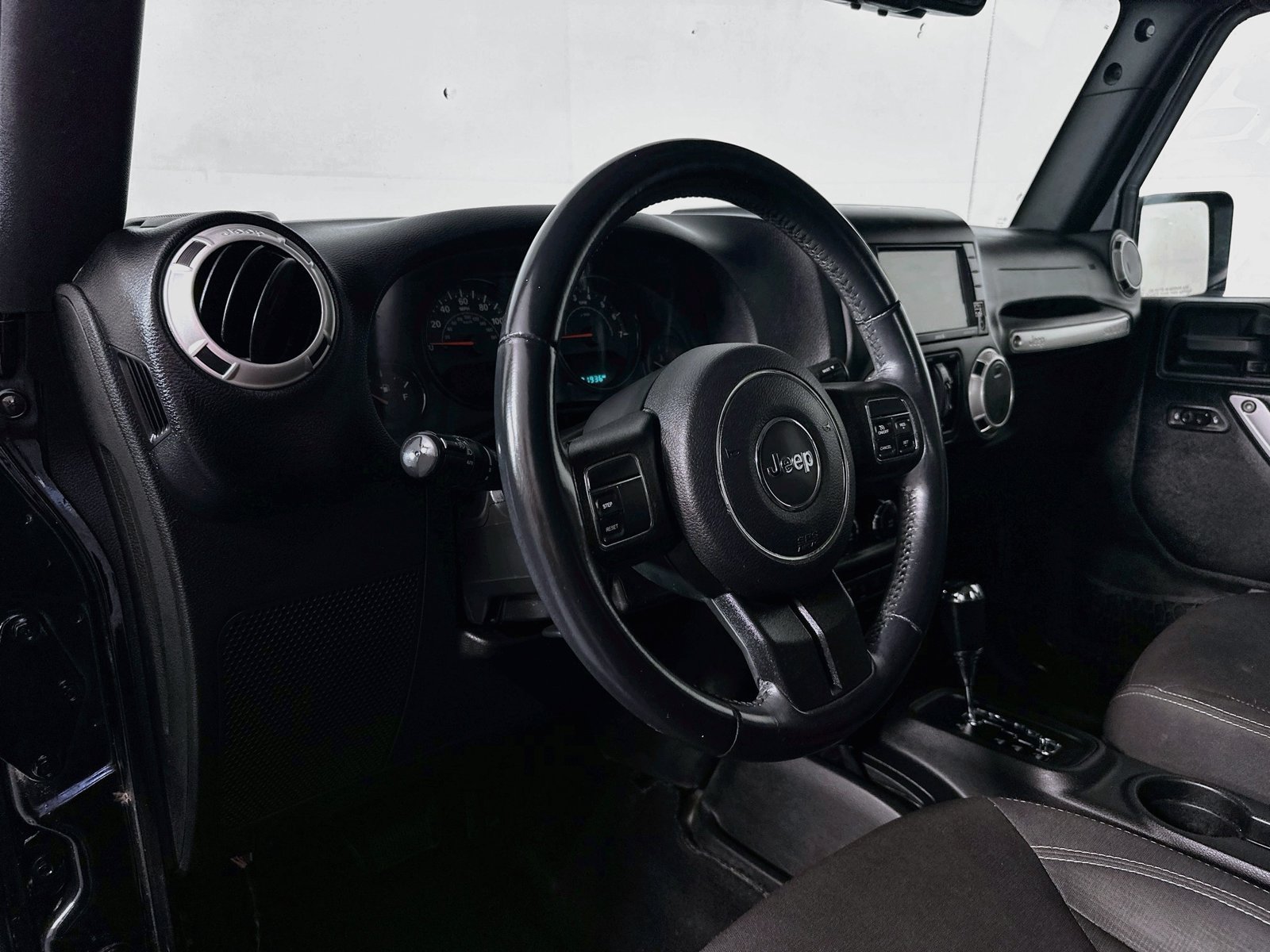 Used 2017 Jeep Wrangler Unlimited Sahara AWD/4WD image 9