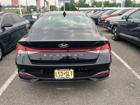 Certified 2023 Hyundai Elantra SE w/ Cargo Package FWD image 5