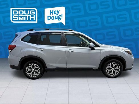 Used 2020 Subaru Forester Premium AWD/4WD image 5