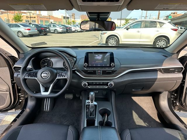 Used 2025 Nissan Altima 2.5 SV FWD image 11