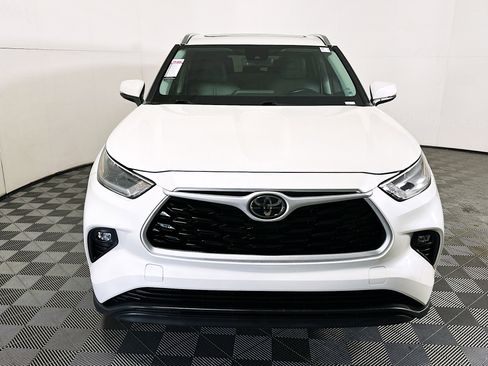 Used 2021 Toyota Highlander XLE image 8