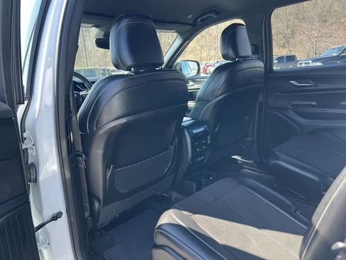 Used 2023 Jeep Grand Cherokee L Laredo AWD/4WD image 16