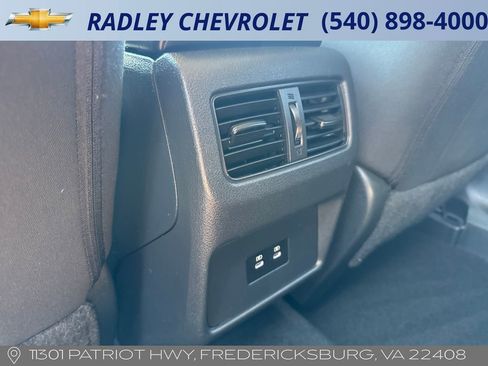 Used 2025 Nissan Rogue SV AWD/4WD image 13