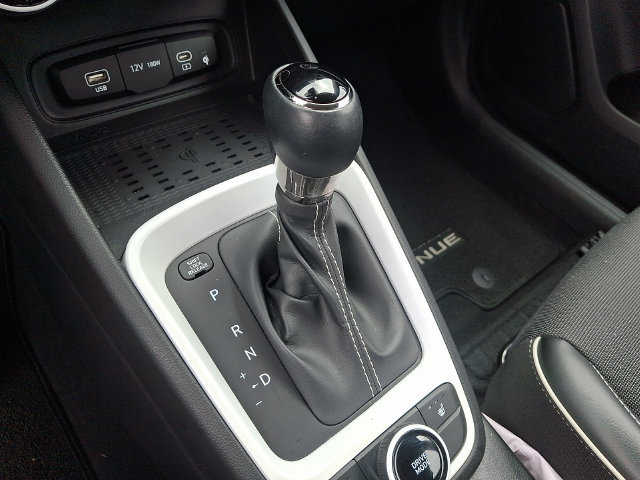 Used 2023 Hyundai Venue Limited FWD image 26