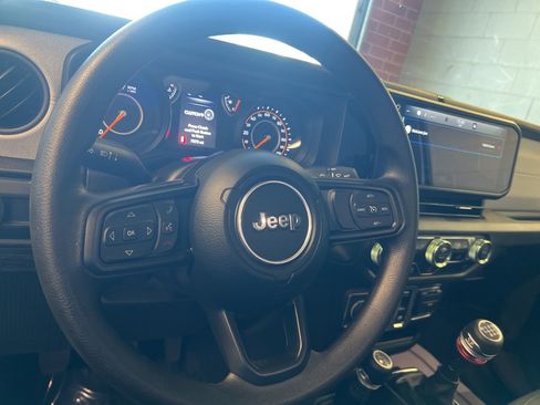Used 2025 Jeep Wrangler Sport AWD/4WD image 25