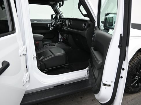 Used 2023 Jeep Wrangler Sahara w/ Cold Weather Group image 13