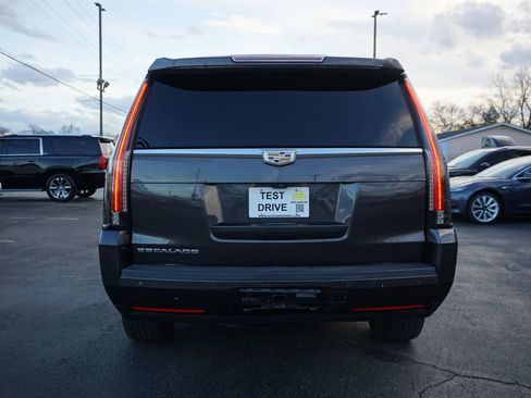 Used 2017 Cadillac Escalade Premium Luxury image 7