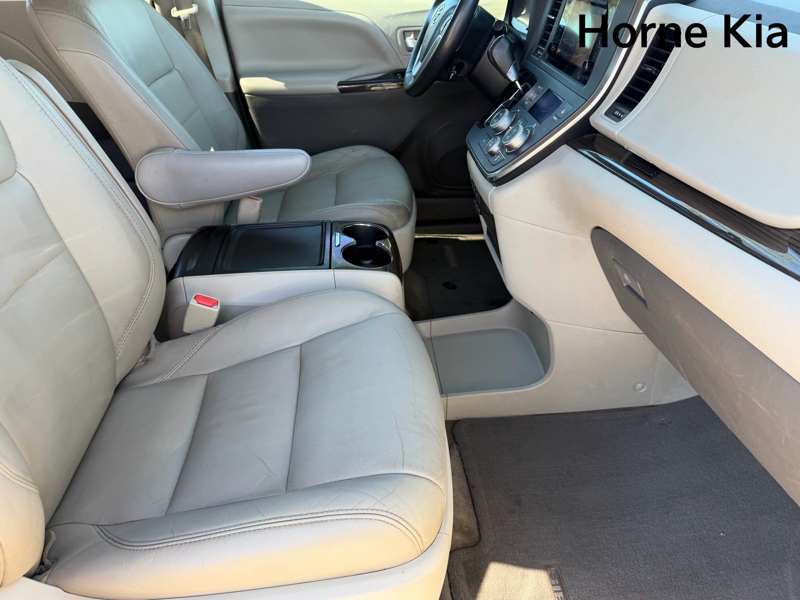 Used 2017 Toyota Sienna XLE w/ XLE Navigation Package FWD image 11