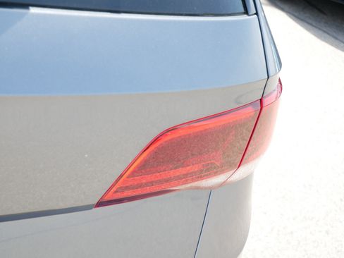 Certified 2022 Volkswagen Taos SE w/ Panoramic Sunroof Package AWD/4WD image 17