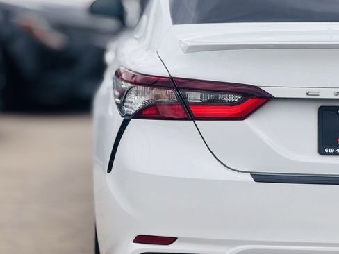 Used 2021 Toyota Camry SE image 9