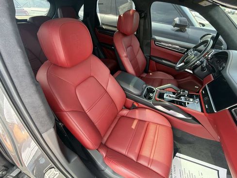 Used 2021 Porsche Cayenne Turbo S AWD/4WD image 31